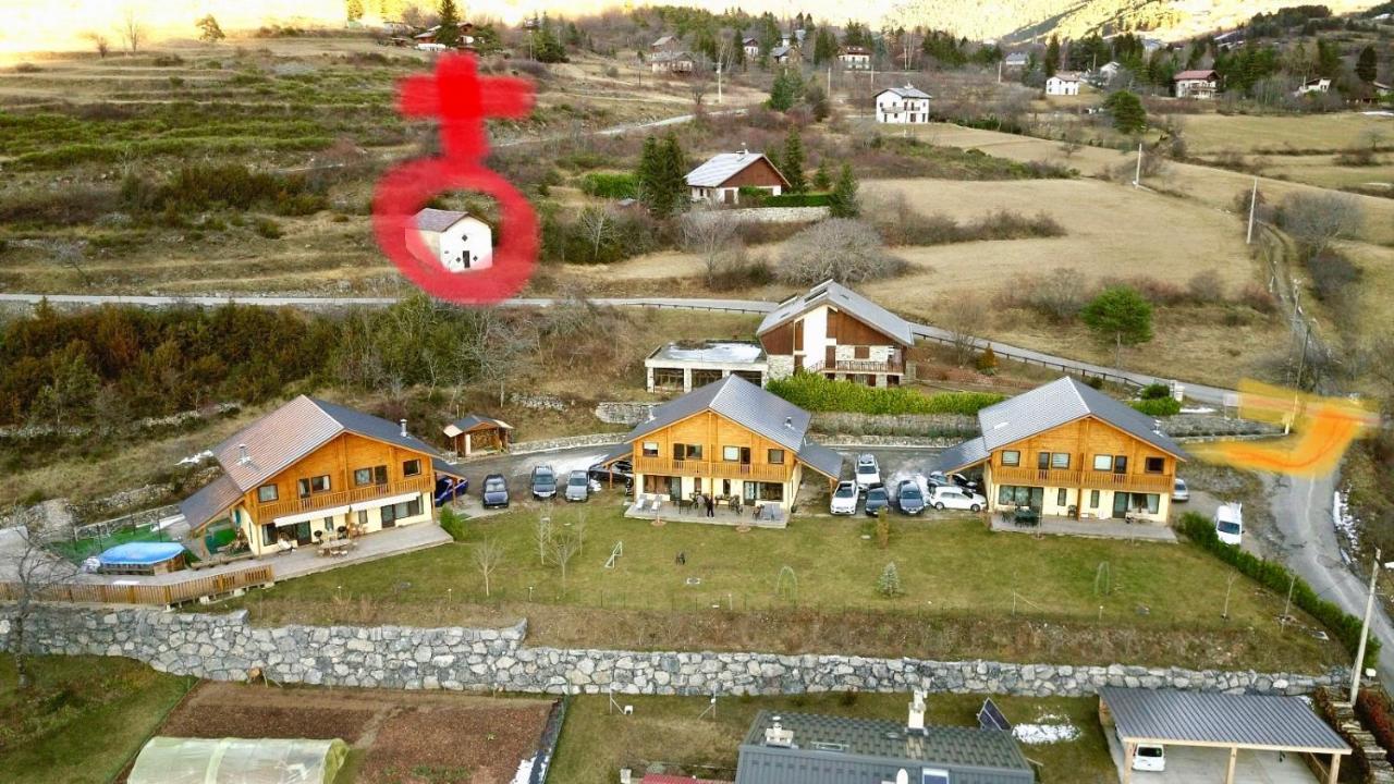 Les Chalets Fleurs De France - Kota Saint-Dalmas Exterior photo